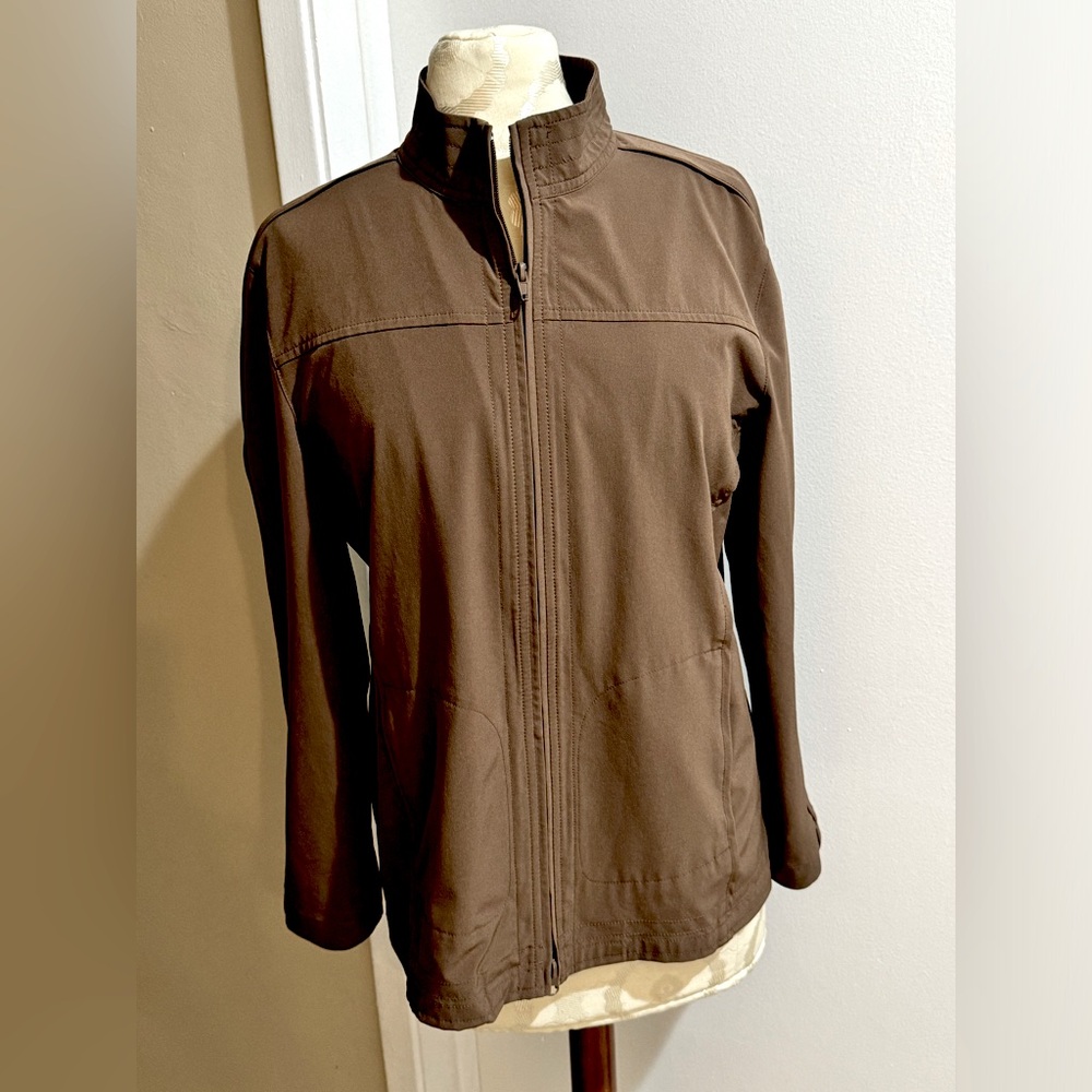 Chicos Zenergy Light Brown Zip Pocket Full Zip Lightweight Jacket Size 1 is 8